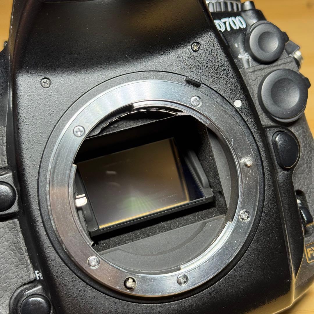 Nikon D700 フルサイズ一眼レフ　バッテリー付き