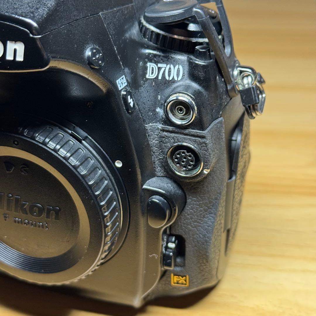 Nikon D700 フルサイズ一眼レフ　バッテリー付き