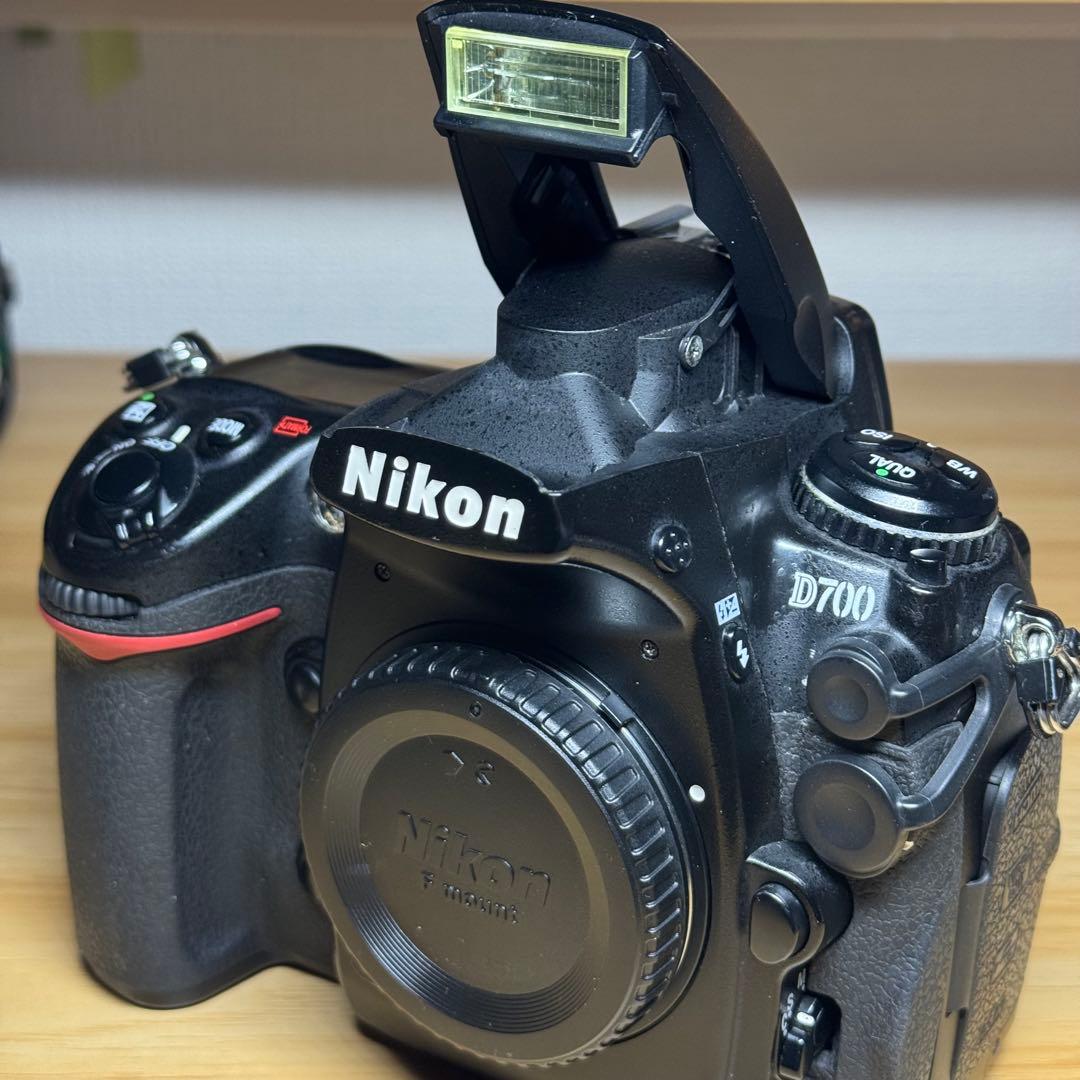 Nikon D700 フルサイズ一眼レフ　バッテリー付き