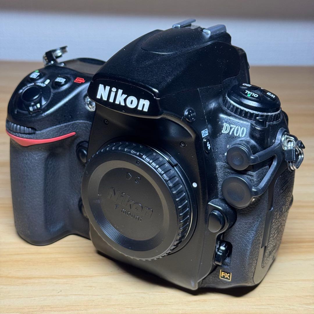 Nikon D700 フルサイズ一眼レフ　バッテリー付き