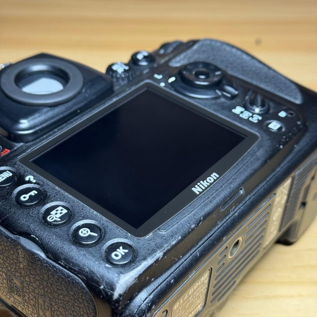 Nikon D700 フルサイズ一眼レフ　バッテリー付き