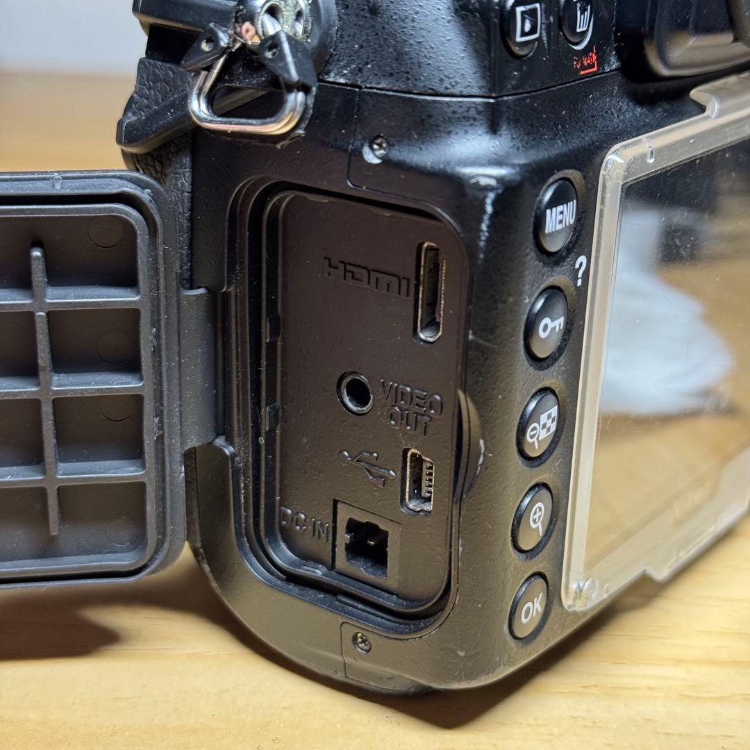 Nikon D700 フルサイズ一眼レフ　バッテリー付き