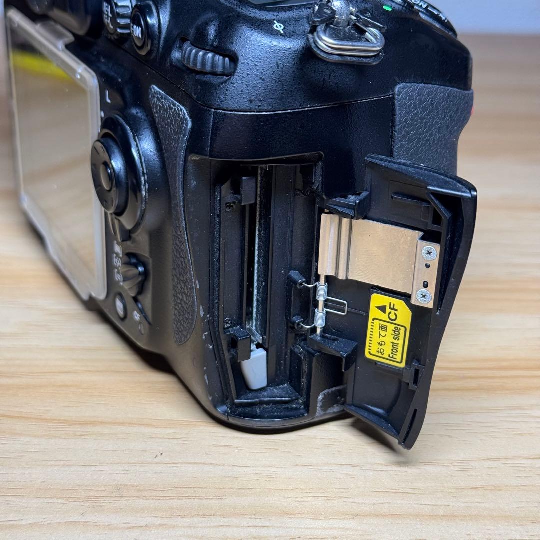 Nikon D700 フルサイズ一眼レフ　バッテリー付き