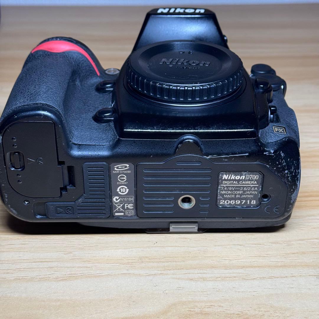 Nikon D700 フルサイズ一眼レフ　バッテリー付き