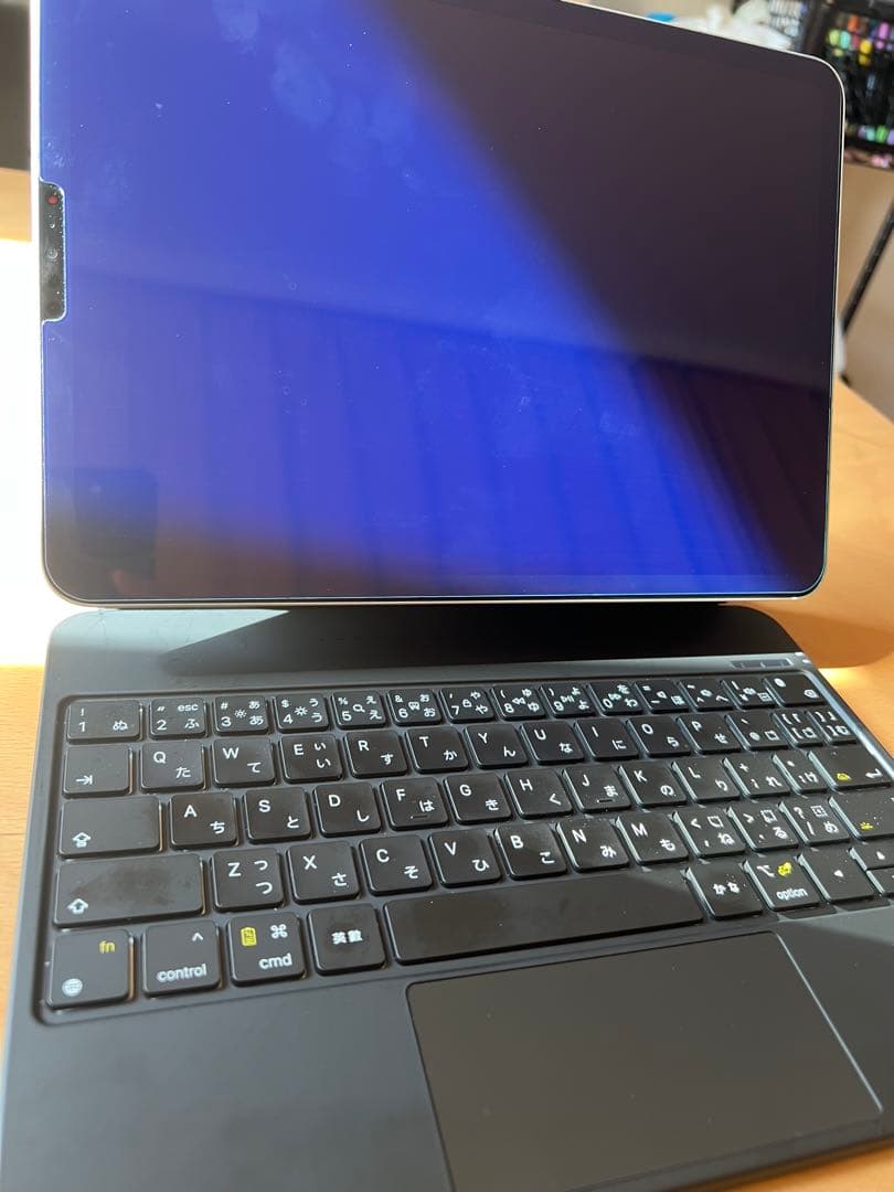 Apple iPad Pro 11インチ　第4世代　シルバー キーボード付き