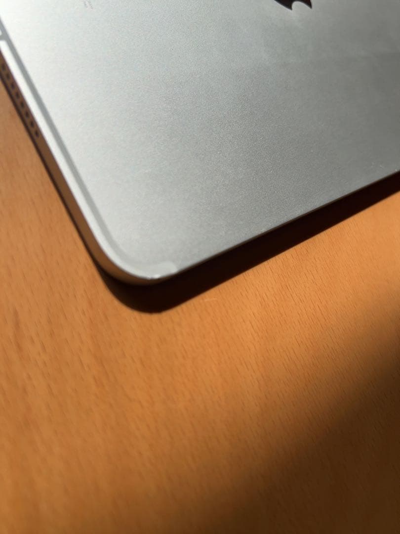 Apple iPad Pro 11インチ　第4世代　シルバー キーボード付き