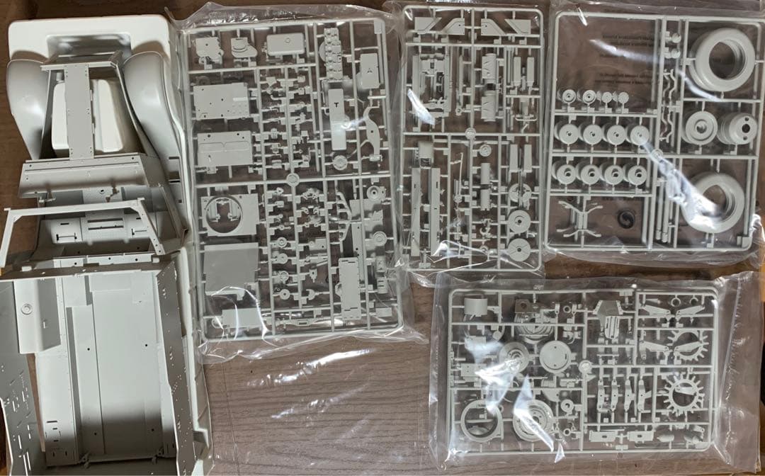 自動車 TRUMPETER1/16MULTIPLE-GUN MOTOR GARRIAGE