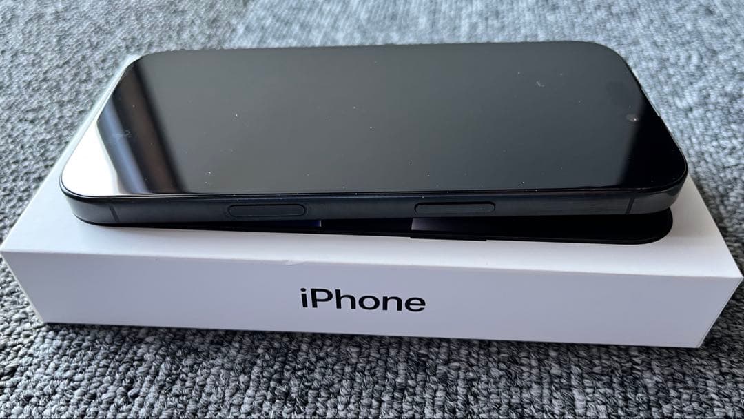 iPhone 16 Pro 128 GB ブラックチタニウム