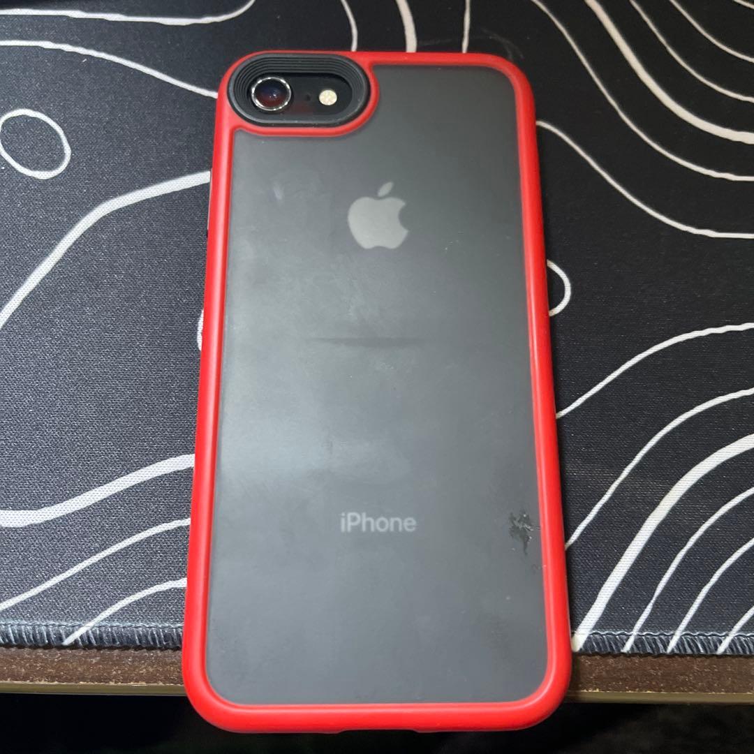 Apple iPhone 8レッドケース付き