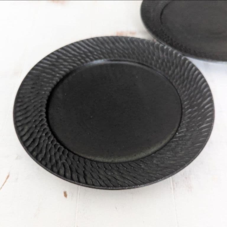 山本雅則さん リムプレート しのぎ 黒 8寸 平皿 2枚セット 作家物 信楽焼