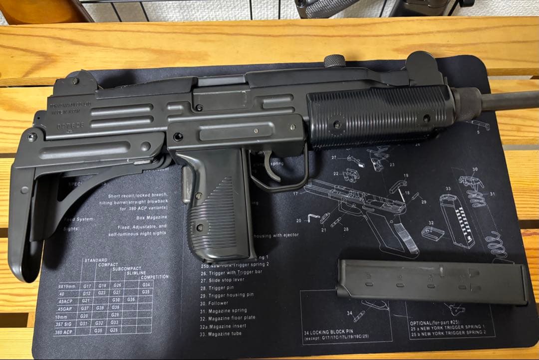 東京マルイ製uziターミネーターモデル