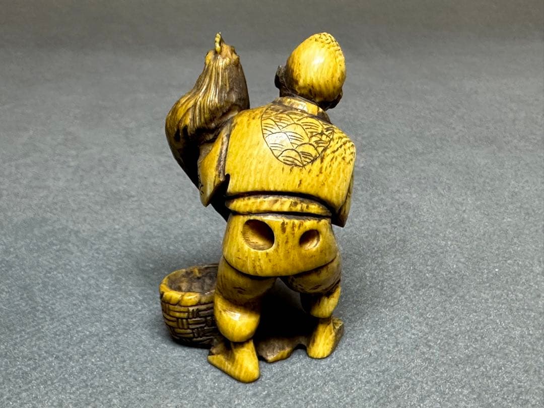 根付　オナガドリ　古美術品　 置物　細密細工　骨董　アンティーク　彫刻 工芸品