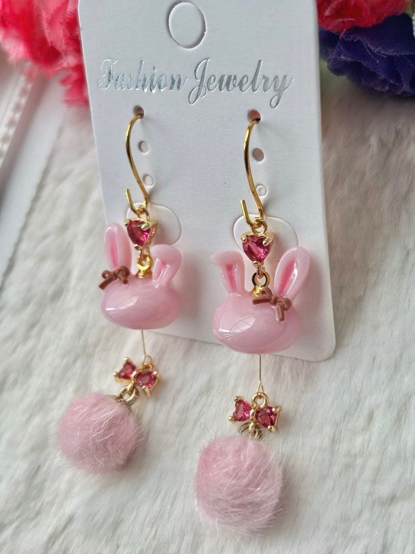 ちまっと♡うさちゃん　ファー　しっぽゆらゆら　ピアス/イヤリング✩*॰¨