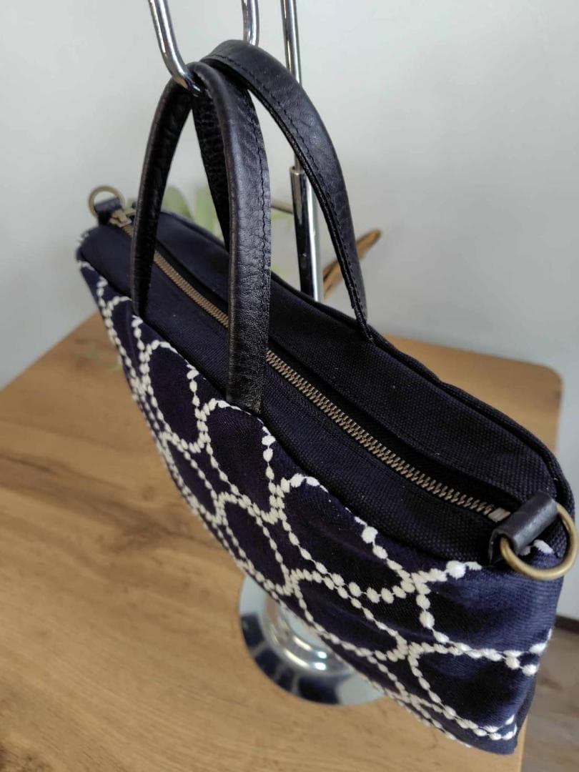 ミナペルホネン/2025tambourineタンバリンネイビー×白/ラウンドショ