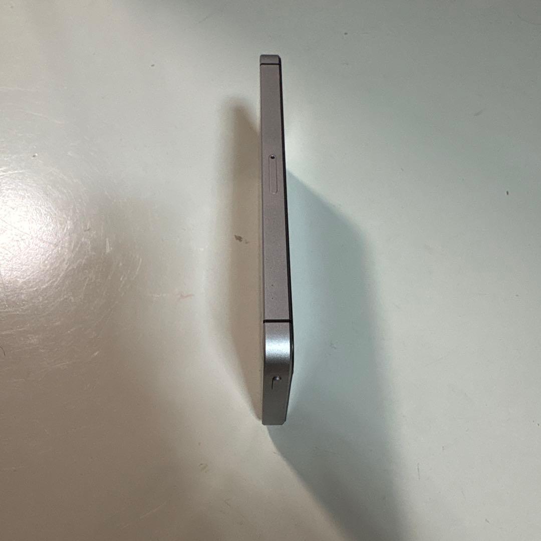 Apple iPhone SE スペースグレー 4インチ 本体
