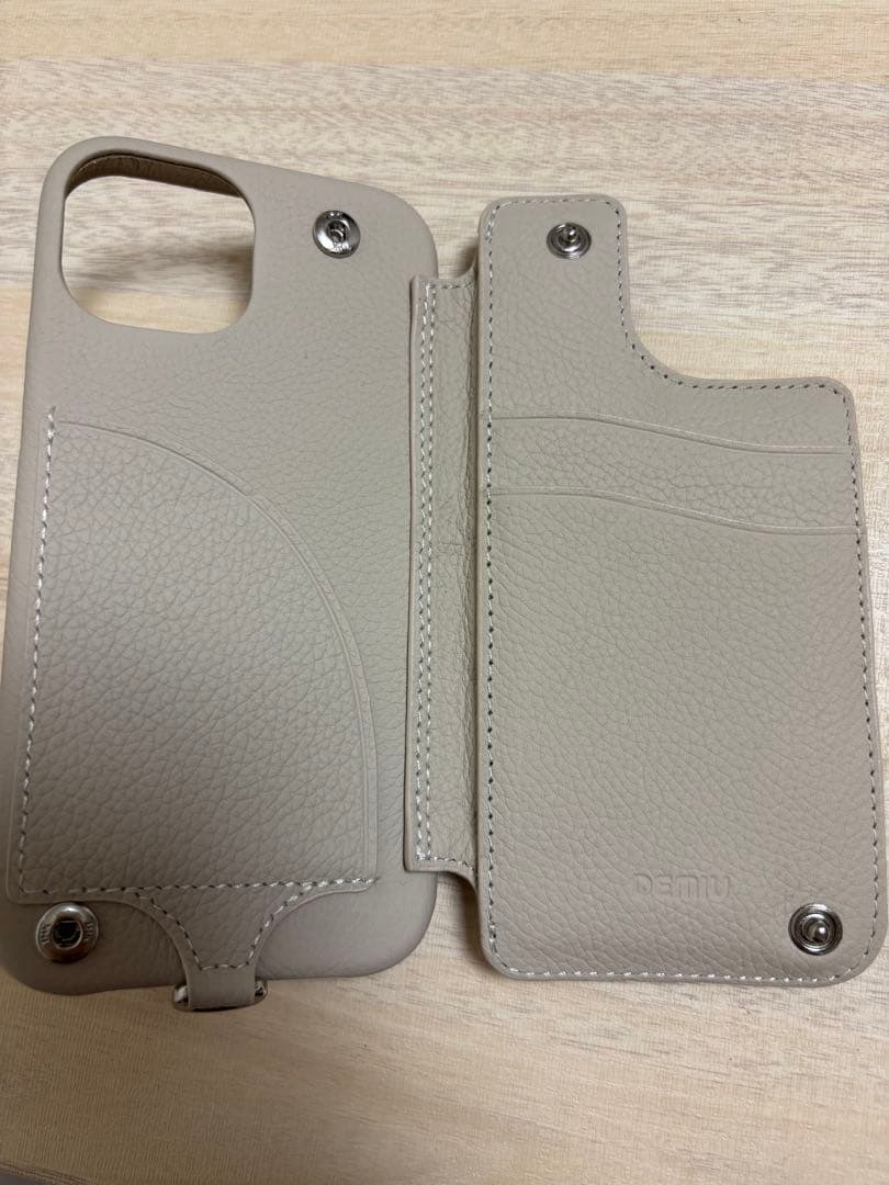 DEMIU iPhone15ケース ベージュ