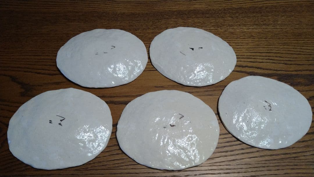 黒岩卓実氏の小皿５枚セットです