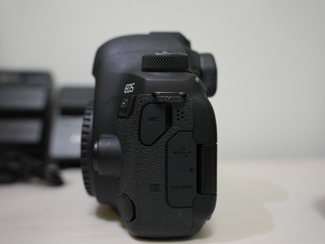Canon EOS 6D MARK2ボディ