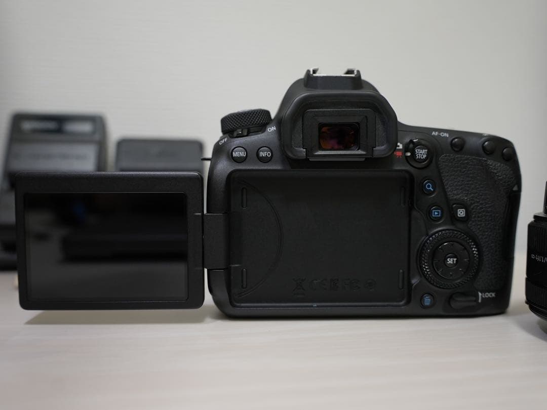 Canon EOS 6D MARK2ボディ