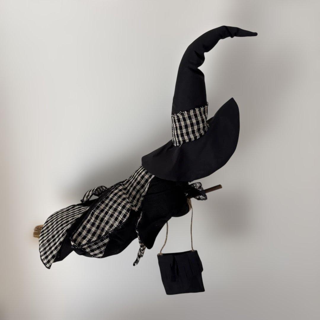 魔女の吊るし人形