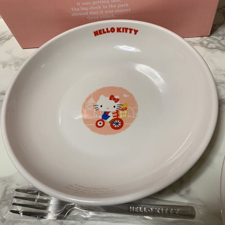 Sanrio 自転車キティ　パスタ皿2枚＆フォーク2本　セット売り