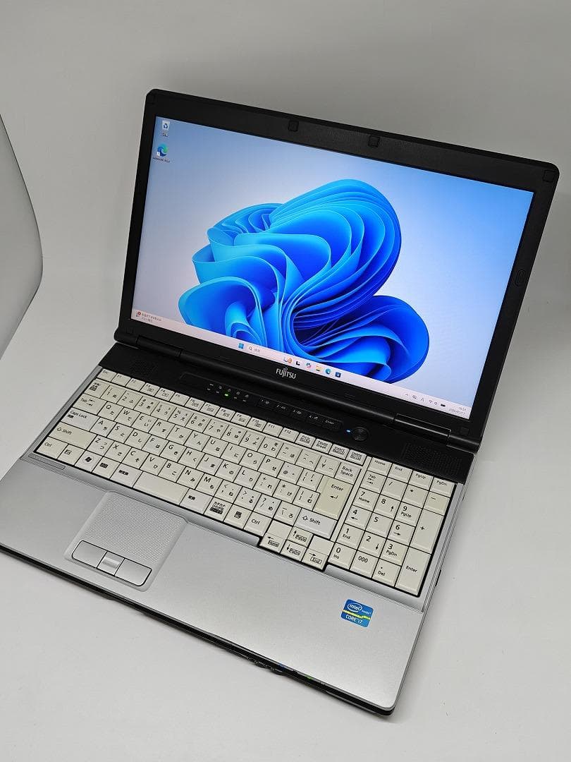 【FUJITSU】爆速 Core i7/新品SSD128GBノートパソコン　E7