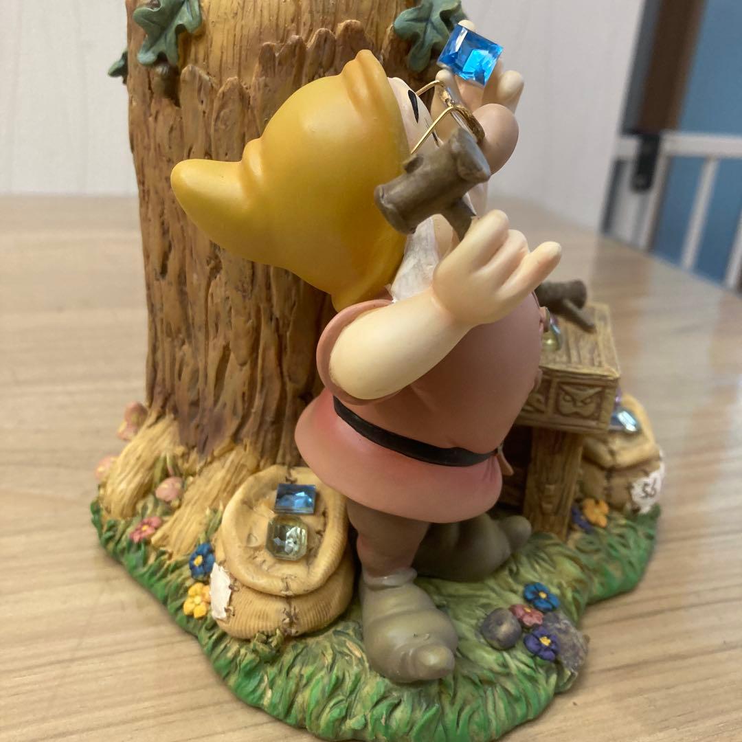 ディズニー　白雪姫小人(先生)時計付き小物入れ花瓶フィギュア