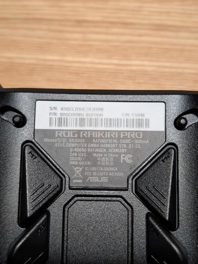 ROG RAIKIRI PRO　ゲーミングコントローラー　PCコントローラー
