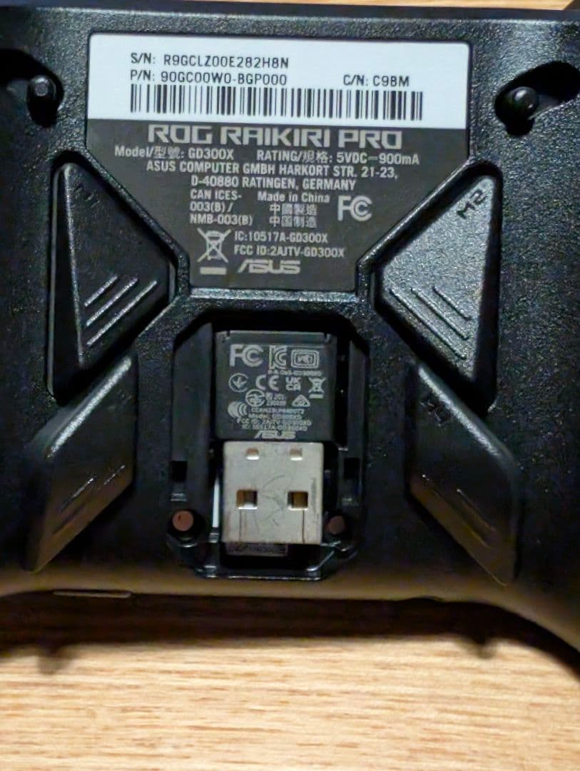 ROG RAIKIRI PRO　ゲーミングコントローラー　PCコントローラー