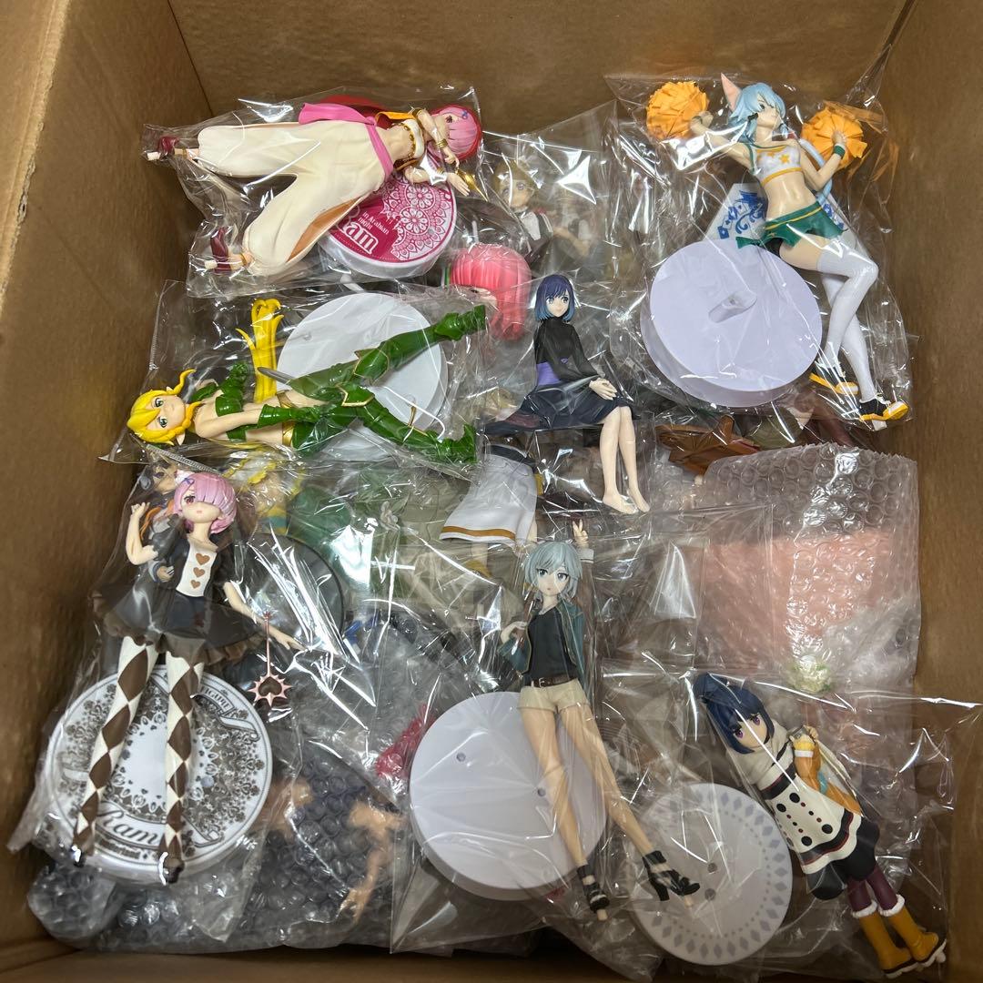 フィギュア 81体 140サイズダンボールいっぱい詰め合わせ‼️
