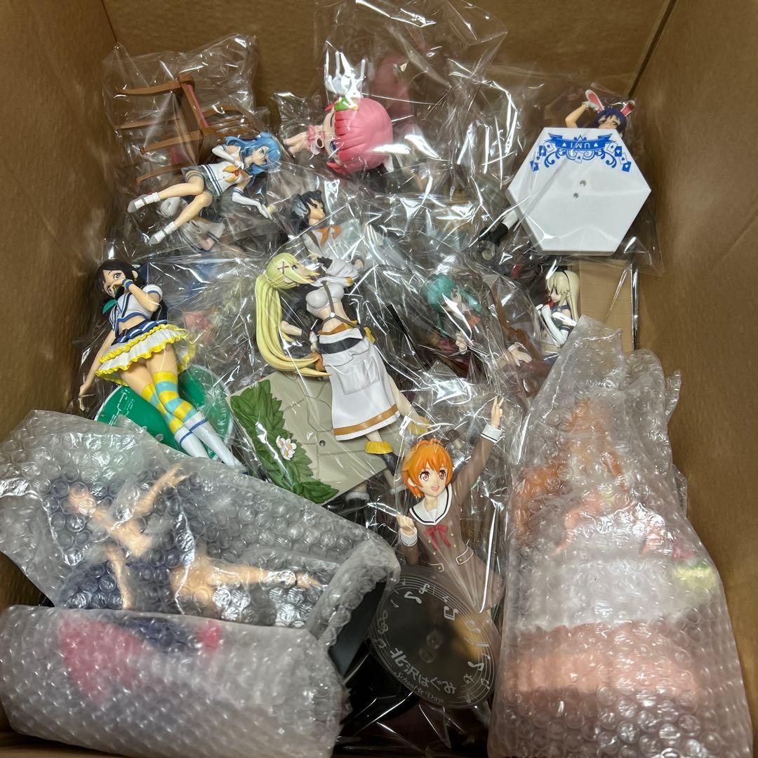 フィギュア 81体 140サイズダンボールいっぱい詰め合わせ‼️