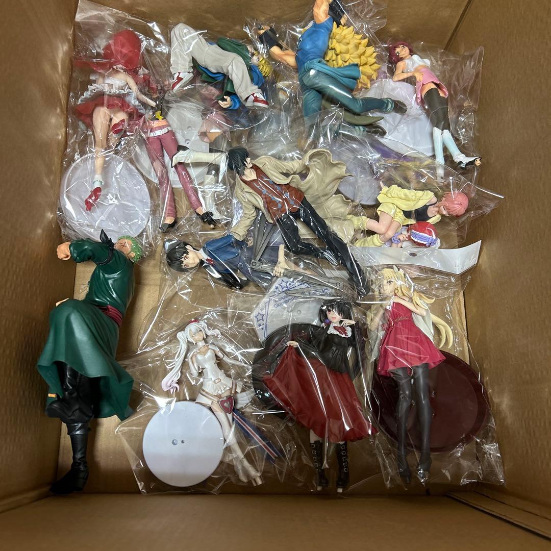 フィギュア 81体 140サイズダンボールいっぱい詰め合わせ‼️