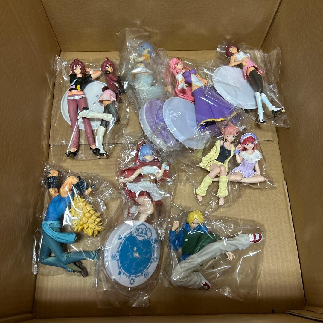 フィギュア 81体 140サイズダンボールいっぱい詰め合わせ‼️