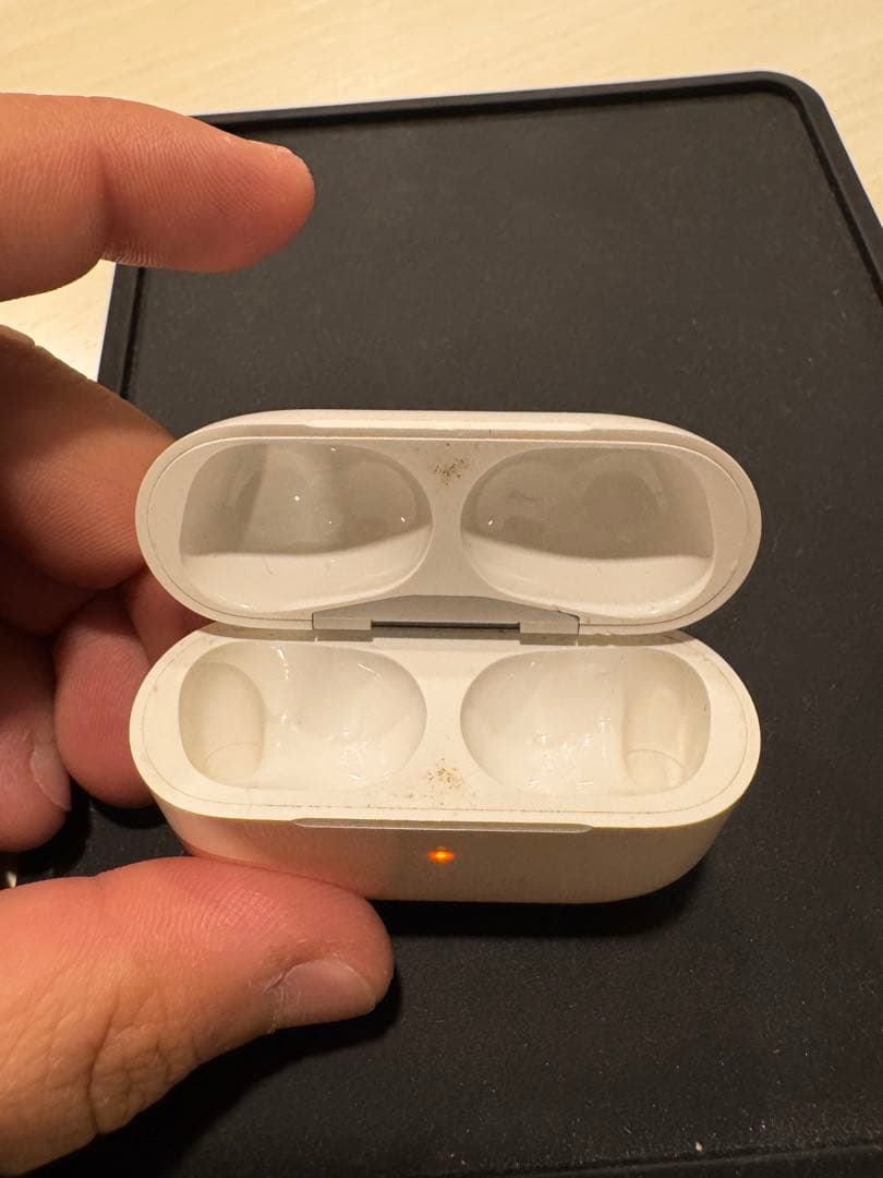 AirPods本体 ホワイト 充電ケースのみ