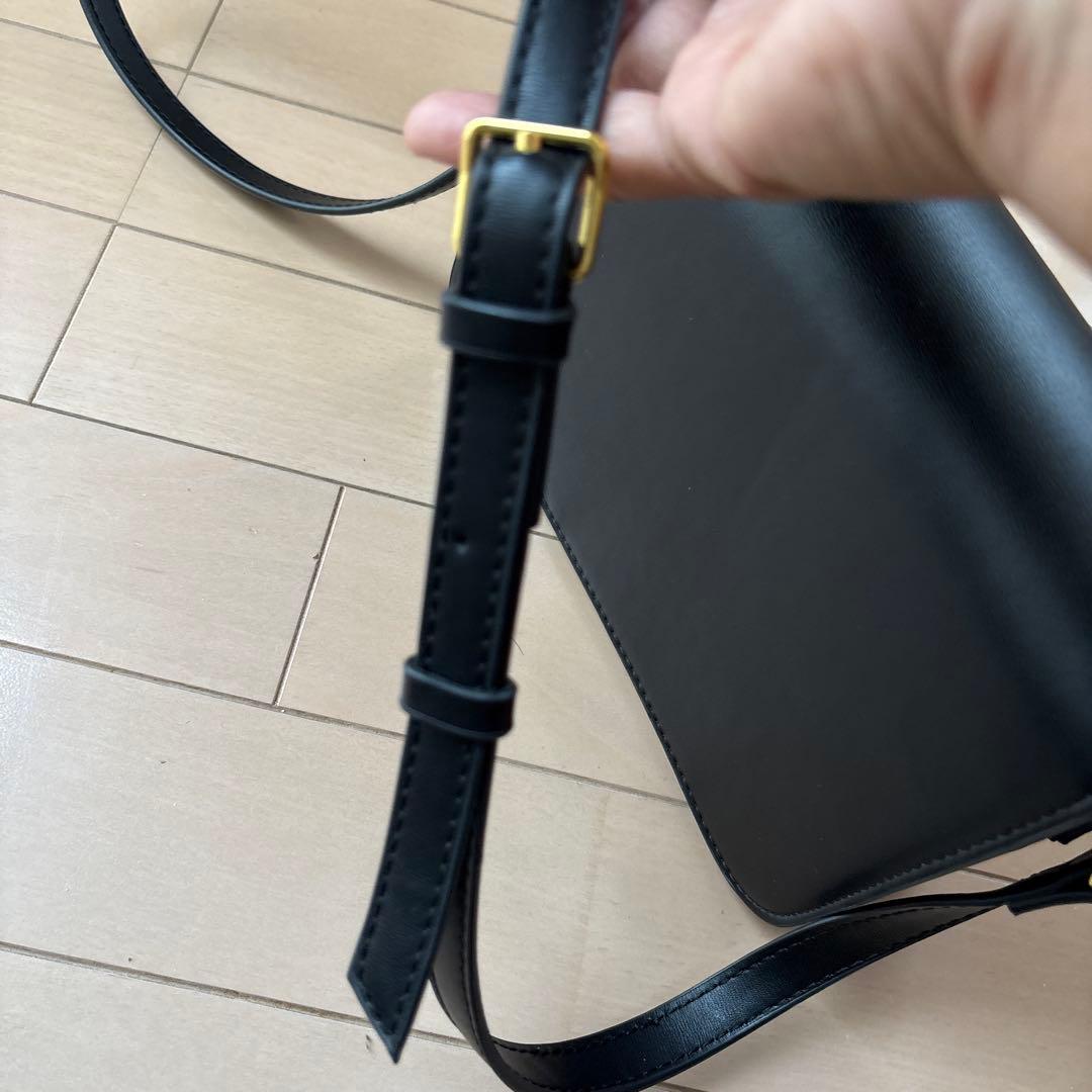 週末限定お値下げ⭐︎ブラックショルダーバッグ レディース　ゴールド金具
