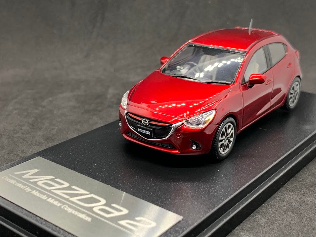 マツダ　Mazda2 1/43ミニカー ソウルレッドクリスタルメタリック