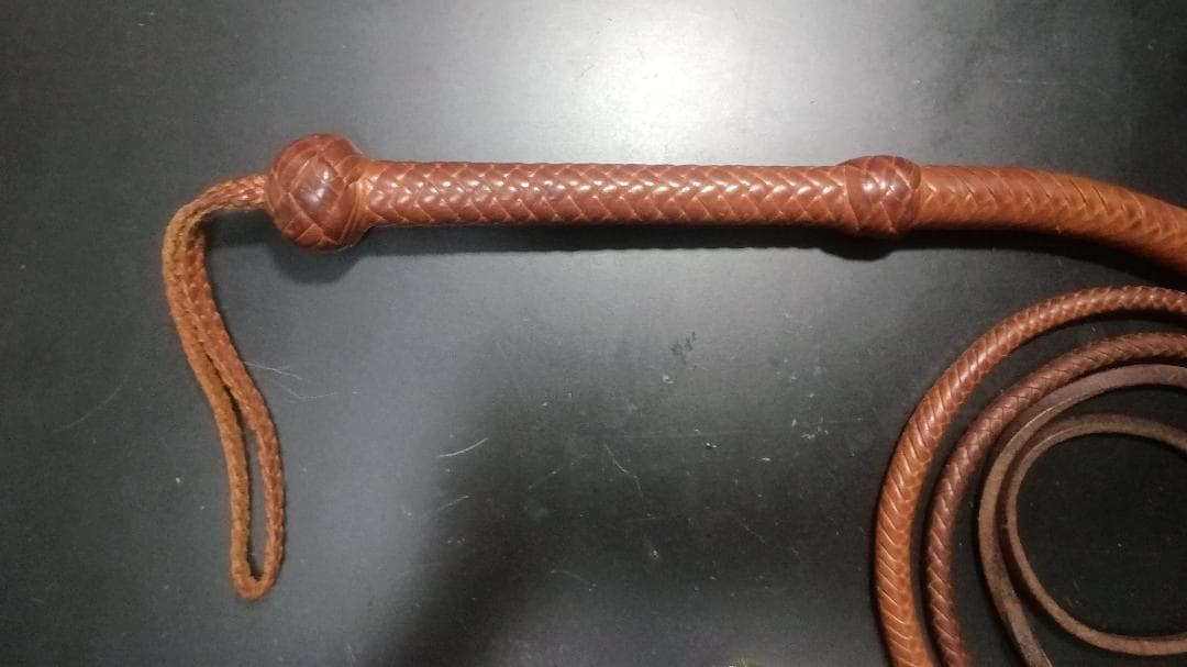 ブラウン 牛革　一本鞭　ブルウィップ 6フィート 中古品