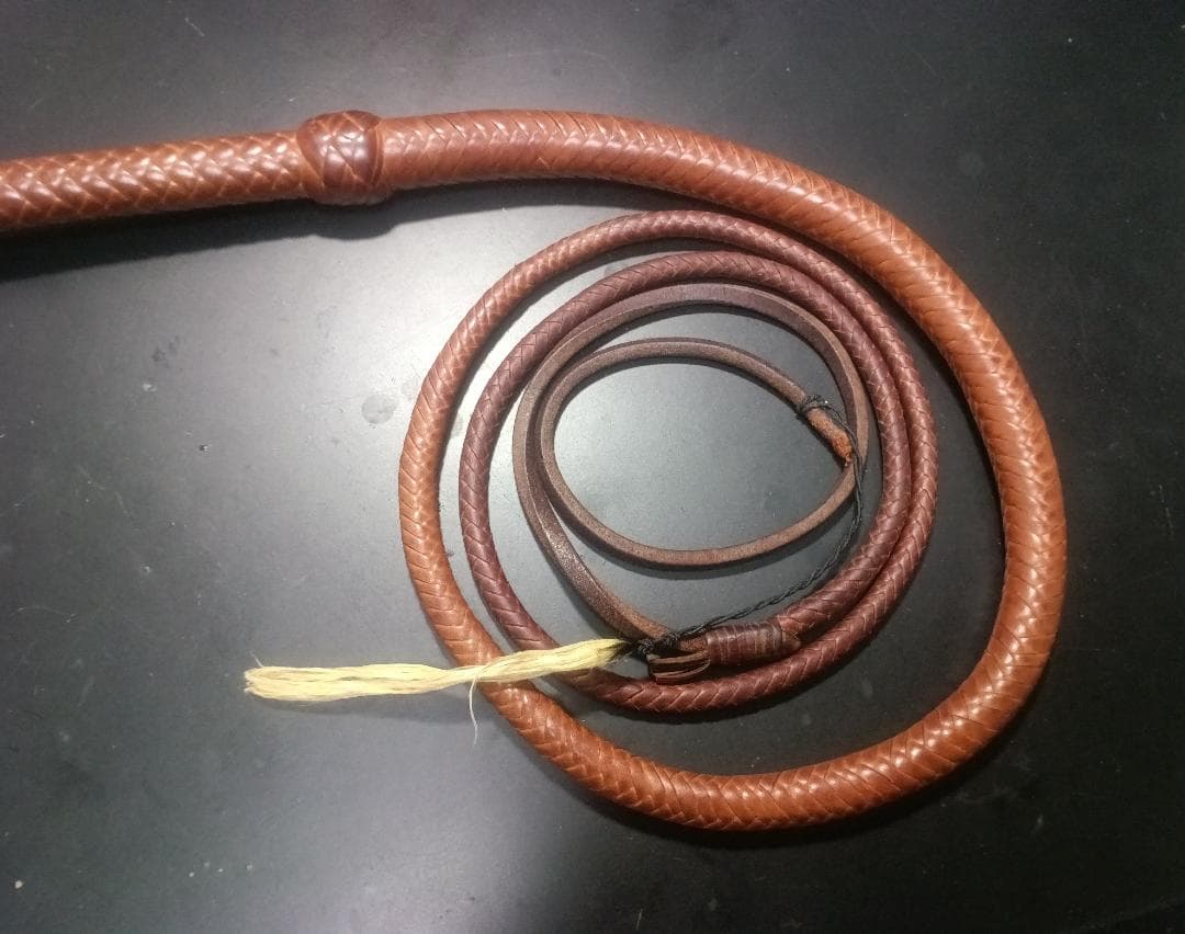 ブラウン 牛革　一本鞭　ブルウィップ 6フィート 中古品