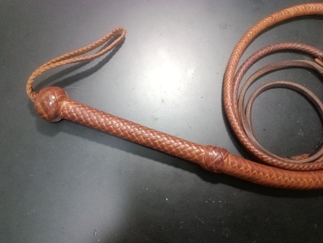 ブラウン 牛革　一本鞭　ブルウィップ 6フィート 中古品