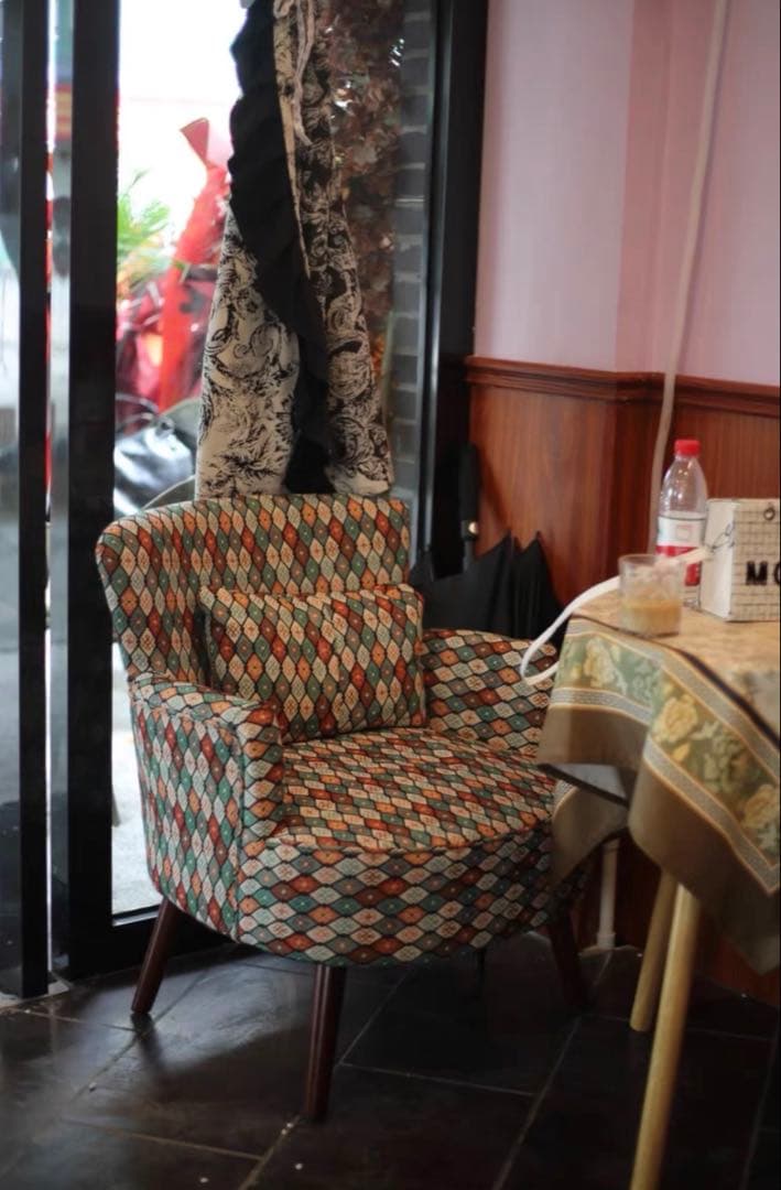 多色ダイヤモンドパターン アームチェア