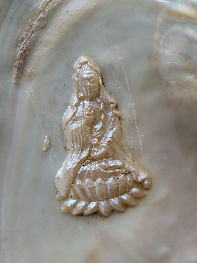 仏像真珠／淡水パール母貝 観音レリーフ no.102