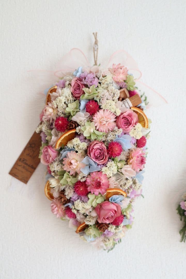 ドライフラワーꕤ︎︎バラ・カシワバアジサイ・お花いっぱい縦長ガーランドꕤ︎︎