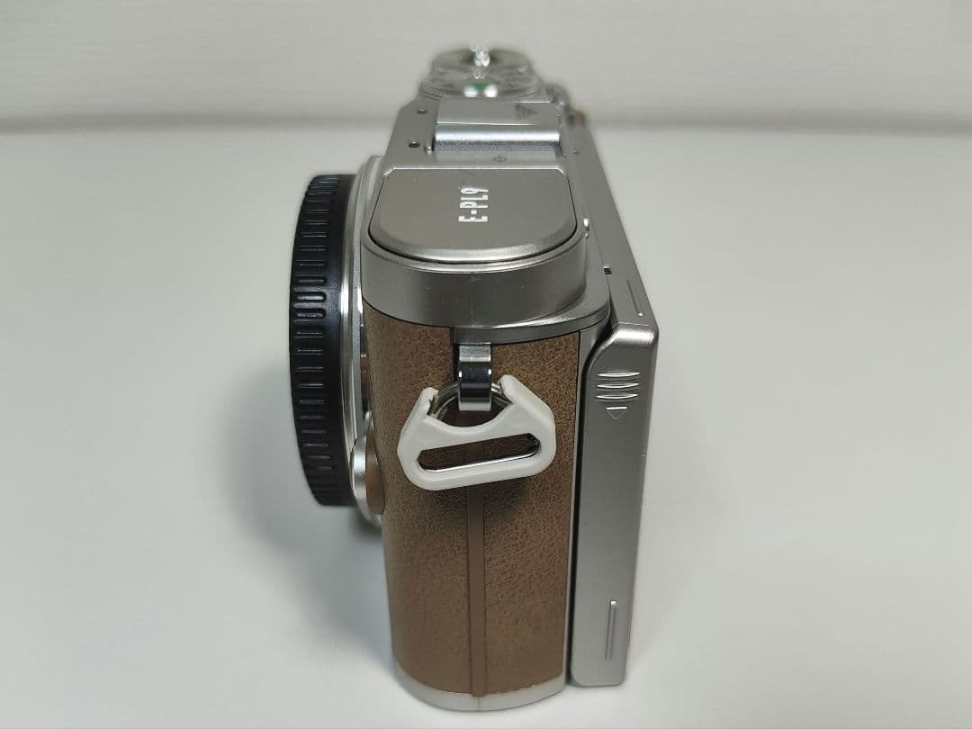 OLYMPUS ミラーレス一眼カメラ PEN E-PL9 ボディー ブラウン
