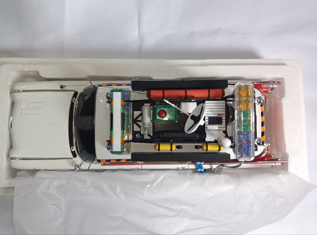 PYOMARO　Hot Wheels 1/18 Ecto-1A