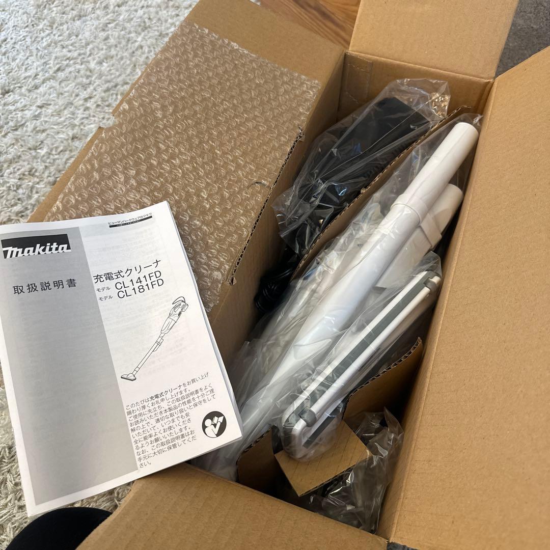 新品未使用　makita マキタ CL181FDRFW 充電式クリーナー　掃除機