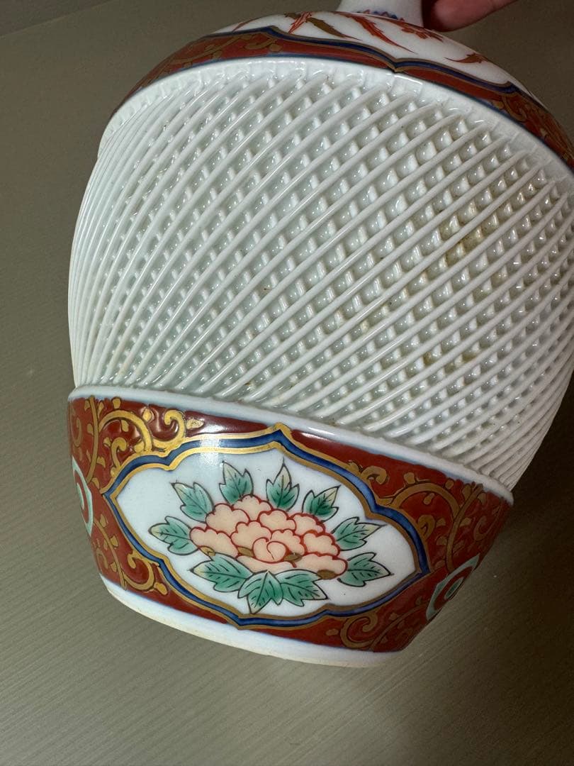 2721 有田焼　桃司作　金襴手　鳳凰　透かし網目　花瓶