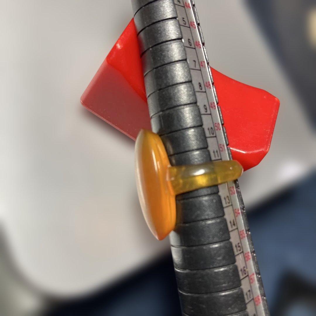 ( ´ ▽ ` )そう…昭和の古き良き時代の飴色のヴィンテージ‼︎ 鼈甲の指輪です