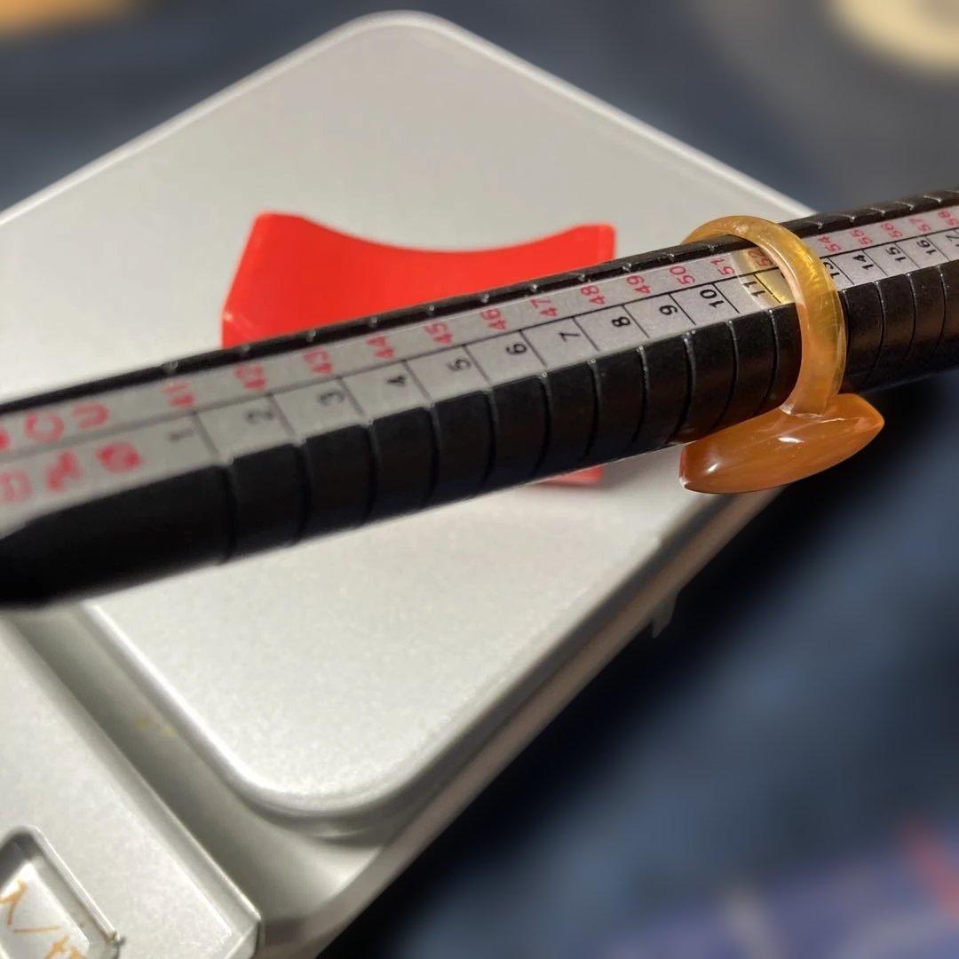 ( ´ ▽ ` )そう…昭和の古き良き時代の飴色のヴィンテージ‼︎ 鼈甲の指輪です