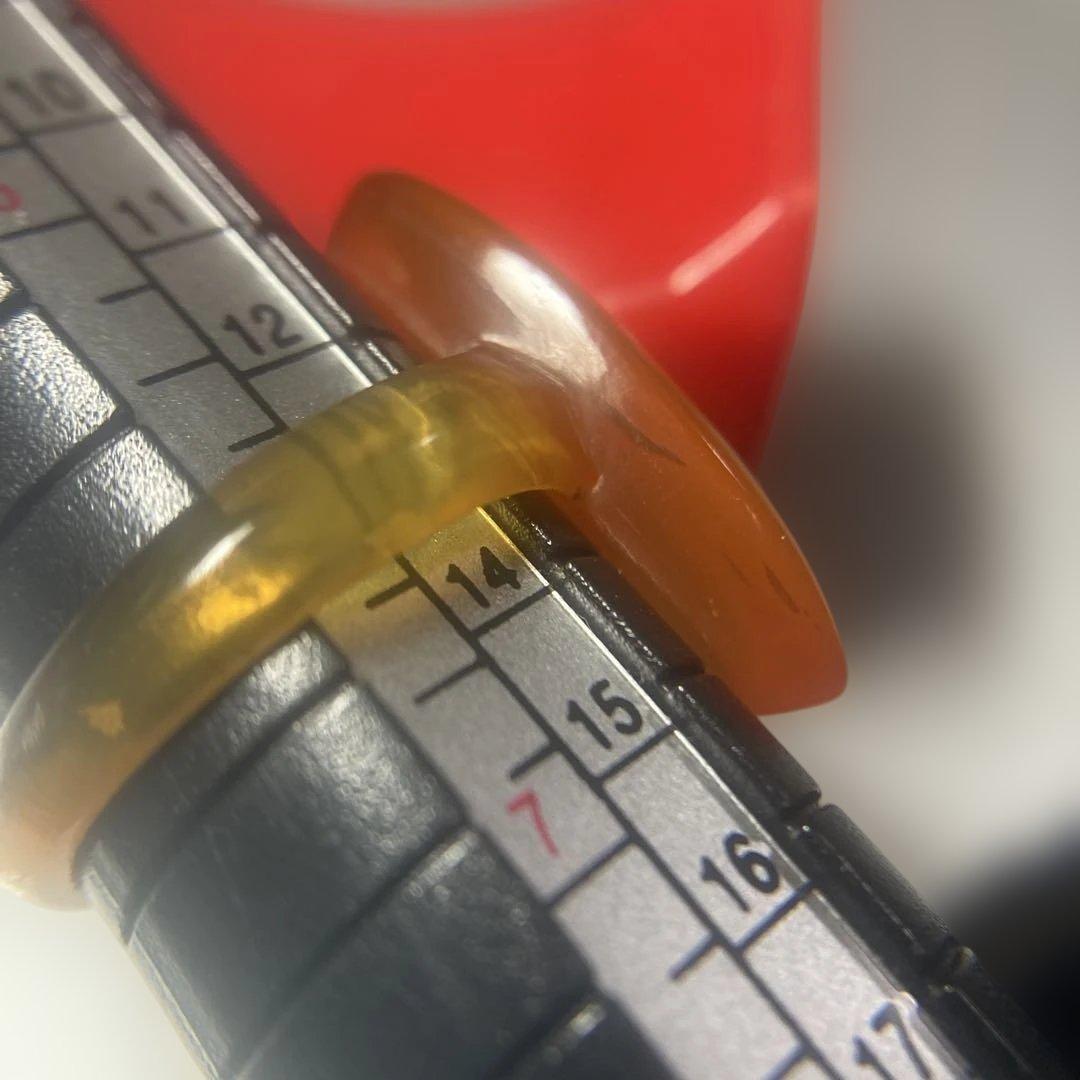 ( ´ ▽ ` )そう…昭和の古き良き時代の飴色のヴィンテージ‼︎ 鼈甲の指輪です