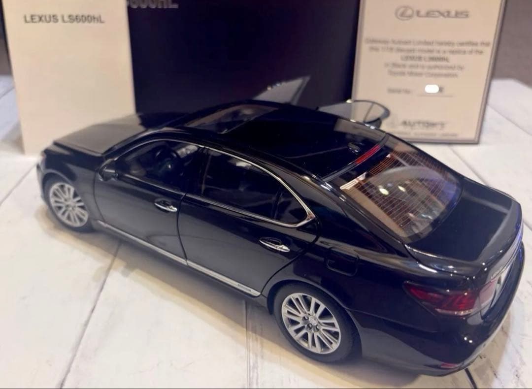 \"希少\" オートアート シグネチャーモデル1/18 レクサスLS600hL